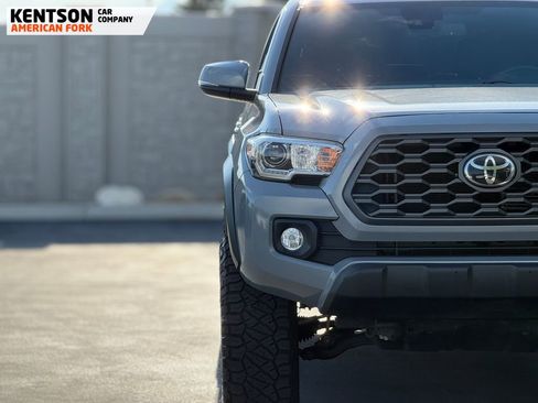 Used 2020 Toyota Tacoma TRD Off-Road w/ Technology Package AWD/4WD image 12