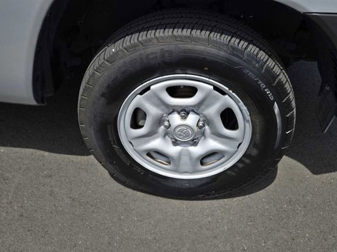 Used 2013 Toyota Tacoma 2WD Regular Cab image 9