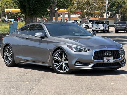 Used 2019 INFINITI Q60 3.0t Luxe w/ Essential Package RWD image 2