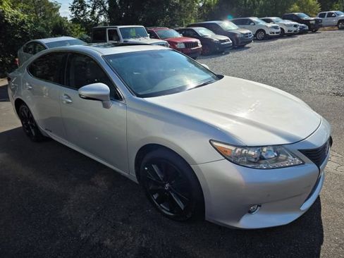 Used 2014 Lexus ES 300h w/ Luxury Package w/Bamboo Trim FWD image 3