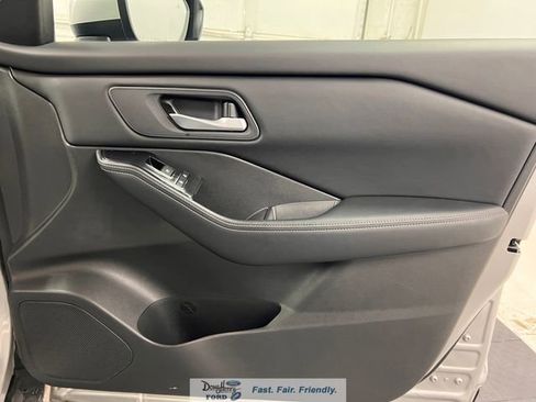 Used 2025 Nissan Rogue SV FWD image 36