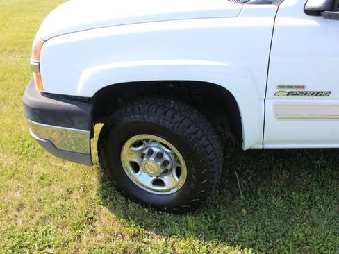 Used 2004 Chevrolet Silverado 2500 LS w/ Heavy-Duty Power Package image 11