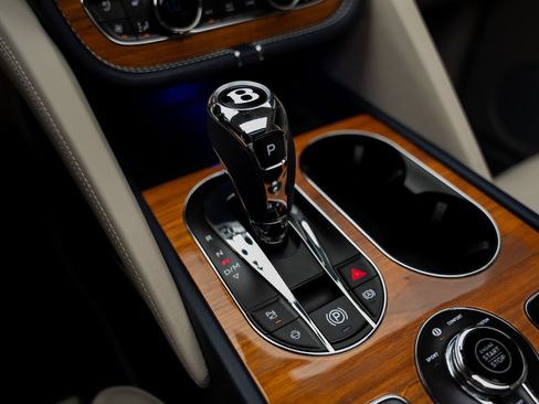 Used 2024 Bentley Bentayga AWD/4WD image 52