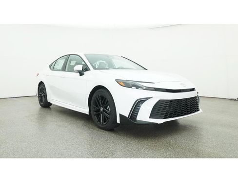 Used 2026 Toyota Camry SE FWD image 29