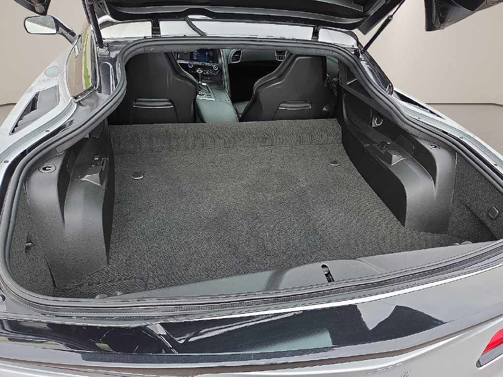 Used 2018 Chevrolet Corvette Stingray Coupe RWD image 9