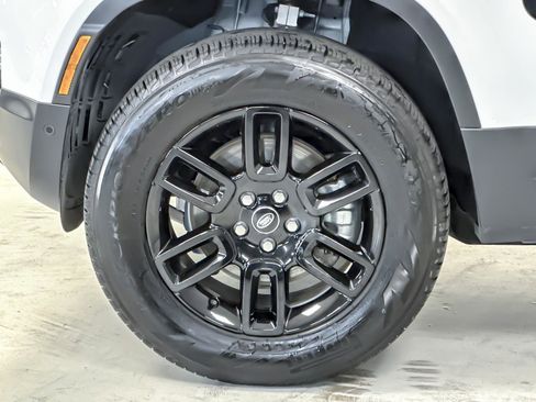 Used 2025 Land Rover Defender 110 S image 25