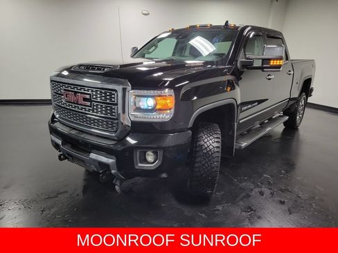 Used 2019 GMC Sierra 2500 Denali w/ Duramax Plus Package AWD/4WD image 5