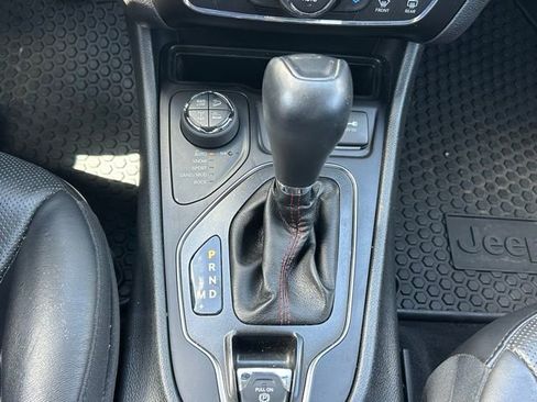 Used 2019 Jeep Cherokee Trailhawk image 24