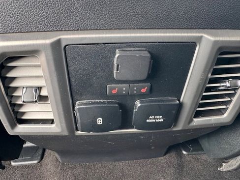 Used 2018 Ford F150 Platinum w/ Equipment Group 701A Luxury image 12