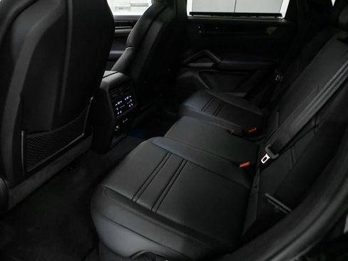 New 2026 Porsche Cayenne GTS AWD/4WD image 35