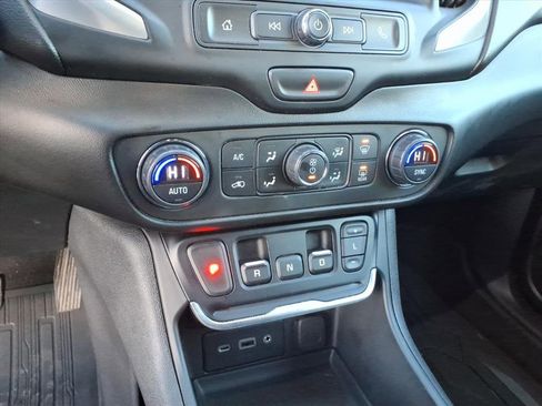 Used 2021 GMC Terrain SLE w/ Driver Convenience Package image 29