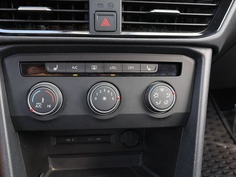 Certified 2022 Volkswagen Taos SE FWD image 26
