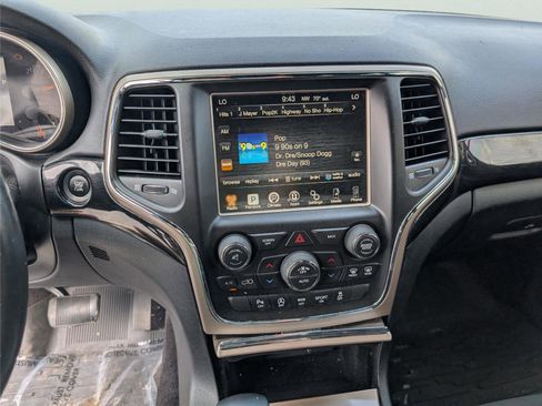 Used 2016 Jeep Grand Cherokee Laredo 75th Anniversary image 16