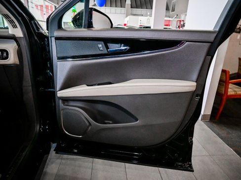 Used 2021 Lincoln Nautilus FWD w/ Equipment Group 101A image 30