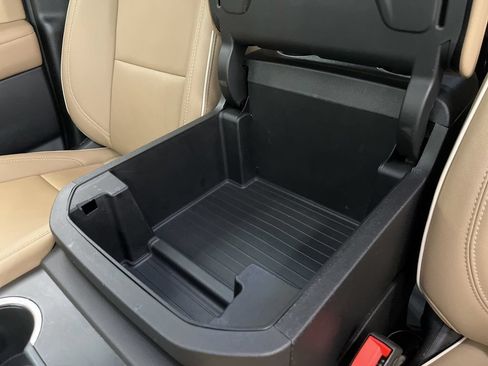 Used 2024 Chevrolet Suburban Premier RWD image 26