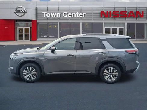 Certified 2025 Nissan Pathfinder SL FWD image 4