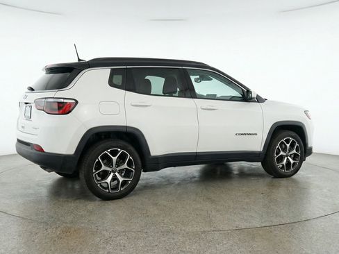 Used 2025 Jeep Compass Limited AWD/4WD image 9