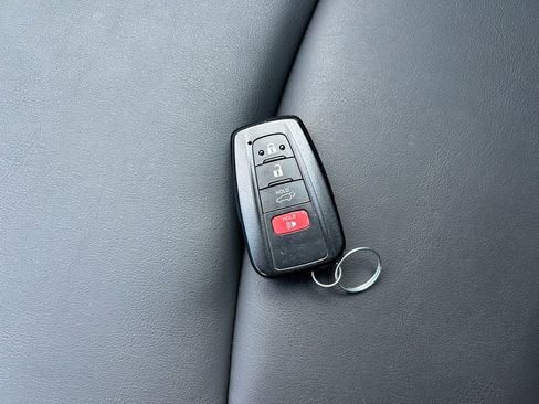 Used 2022 Toyota RAV4 XLE Premium image 34