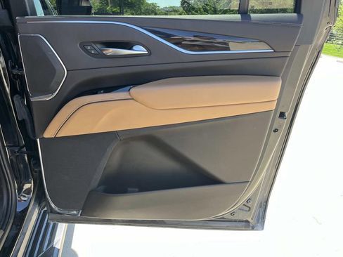 Used 2023 Cadillac Escalade ESV Premium Luxury AWD/4WD image 21