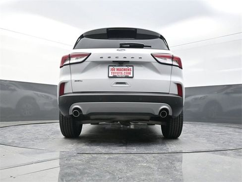 Used 2022 Ford Escape SEL image 32