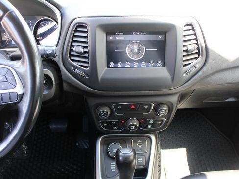 Used 2019 Jeep Compass Latitude w/ Cold Weather Group AWD/4WD image 29