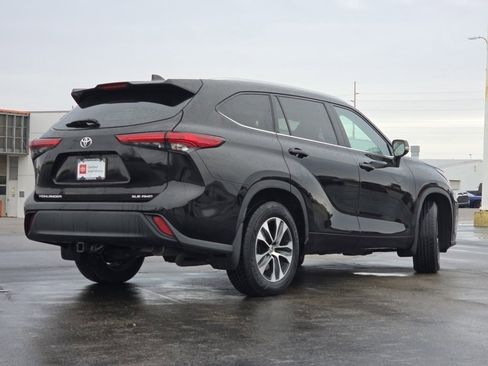 Used 2021 Toyota Highlander XLE image 25