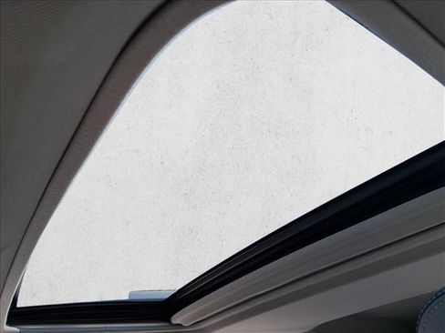 Used 2016 Toyota RAV4 Limited image 16