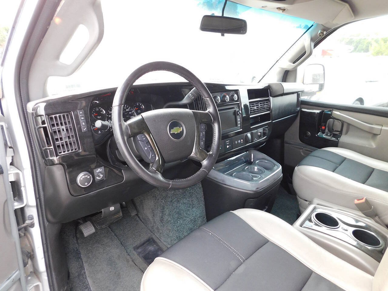 Used 2016 Chevrolet Express 2500 RWD image 43