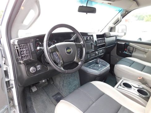 Used 2016 Chevrolet Express 2500 RWD image 43