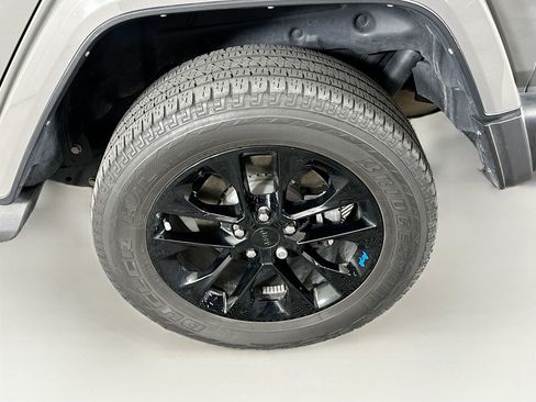 Used 2023 Jeep Wrangler Unlimited Sahara AWD/4WD image 11