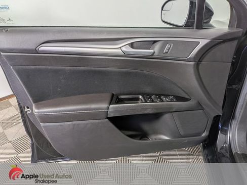 Used 2013 Ford Fusion SE FWD image 9