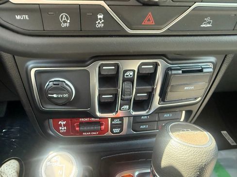 New 2026 Jeep Gladiator Rubicon w/ Whitecap Package AWD/4WD image 26