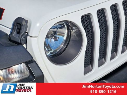 Used 2022 Jeep Wrangler Unlimited Rubicon w/ Cold Weather Group image 10