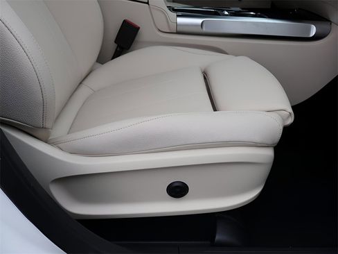 New 2025 Mercedes-Benz GLB 250 4MATIC image 12