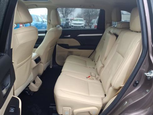 Used 2017 Toyota Highlander XLE image 31