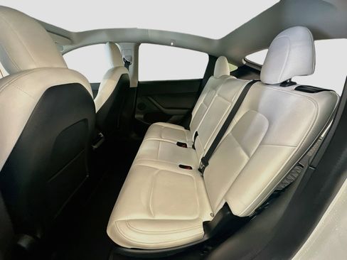 Used 2022 Tesla Model Y Long Range AWD/4WD image 28
