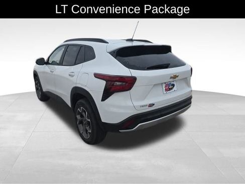 Used 2024 Chevrolet Trax LT w/ Driver Confidence Package image 5