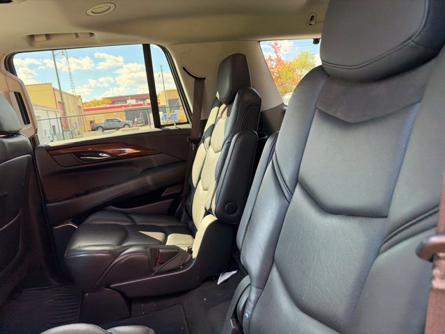 Used 2020 Cadillac Escalade Luxury AWD/4WD image 16