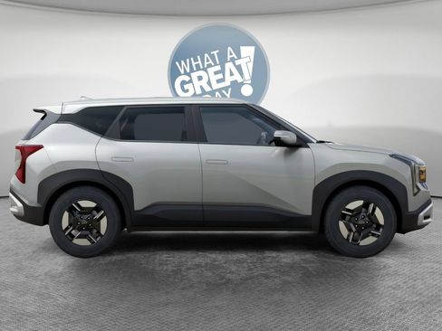 Used 2027 Kia Seltos LX AWD/4WD image 7