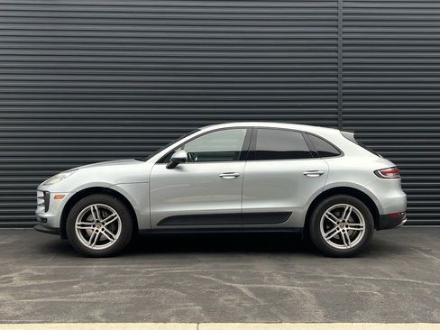 Certified 2021 Porsche Macan image 2