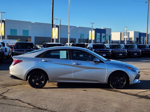 Certified 2022 Hyundai Elantra SEL w/ Convenience Package image 8