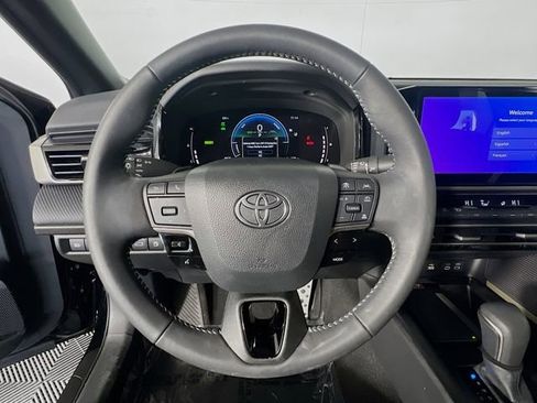 Used 2025 Toyota Camry SE image 15