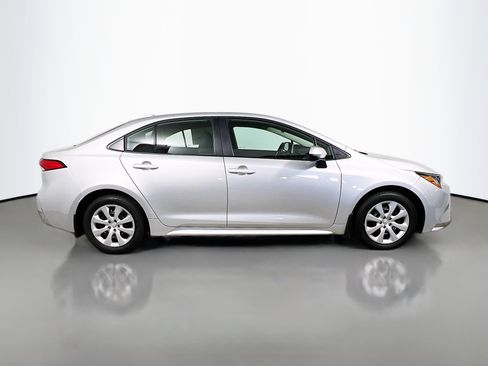 Used 2025 Toyota Corolla LE image 3