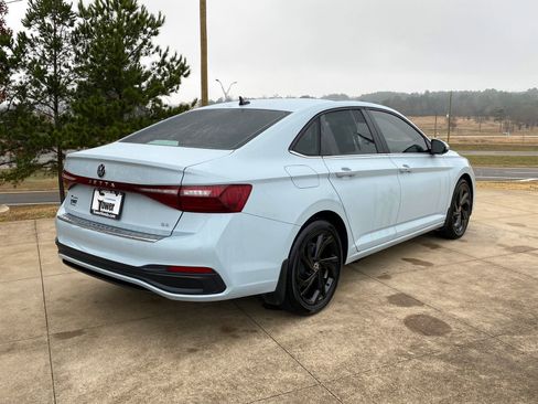 Used 2025 Volkswagen Jetta SE image 6