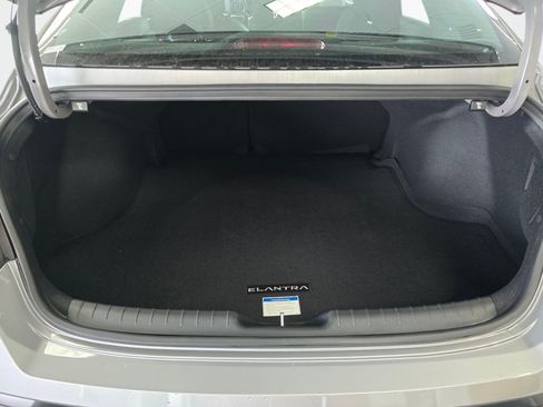 New 2026 Hyundai Elantra Limited FWD image 18