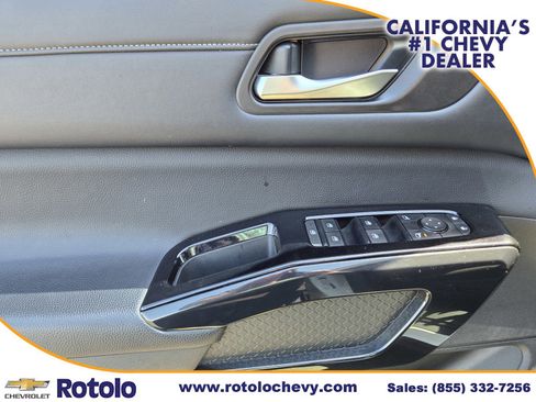 Used 2022 Nissan Pathfinder SV w/ SV Black Package FWD image 19