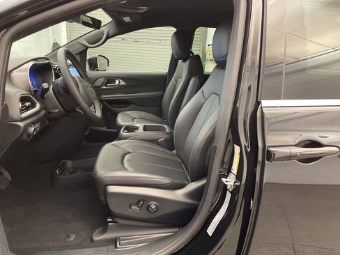 New 2026 Chrysler Voyager LX image 14