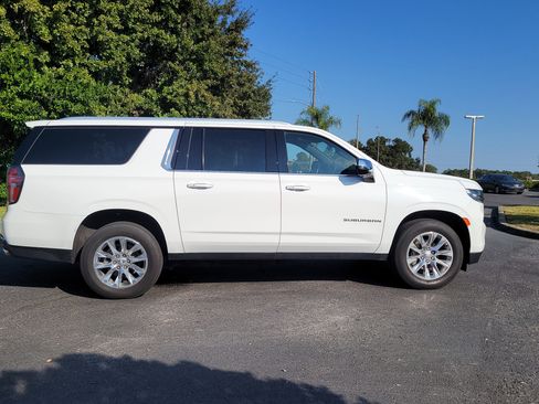 Used 2023 Chevrolet Suburban Premier image 8