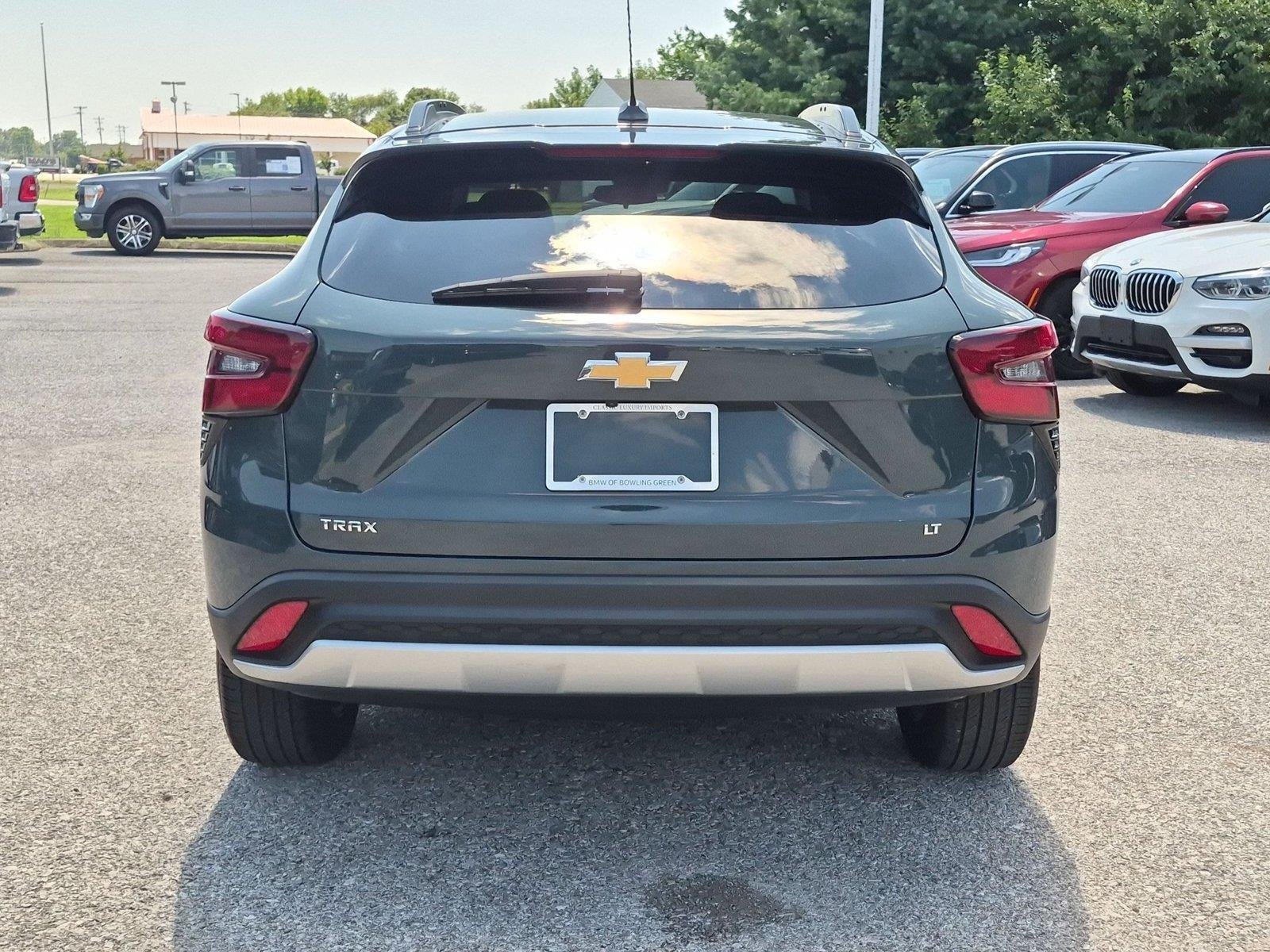 Used 2025 Chevrolet Trax LT FWD image 4