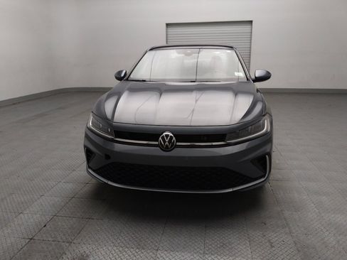 Used 2025 Volkswagen Jetta SE FWD image 15